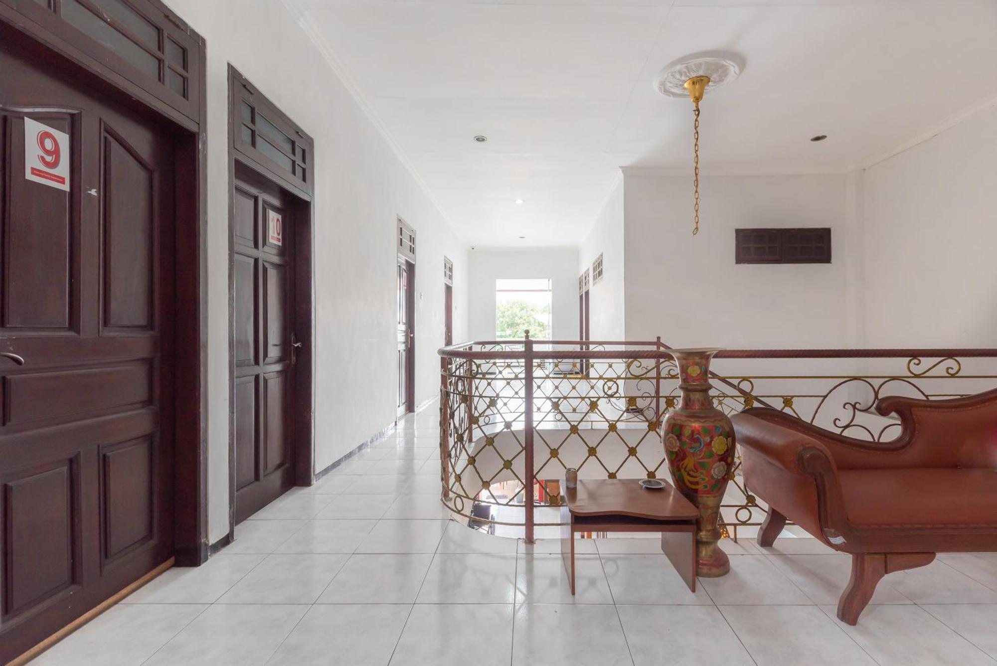 Reddoorz At Ciliwung Guest House Syariah Маланг Экстерьер фото