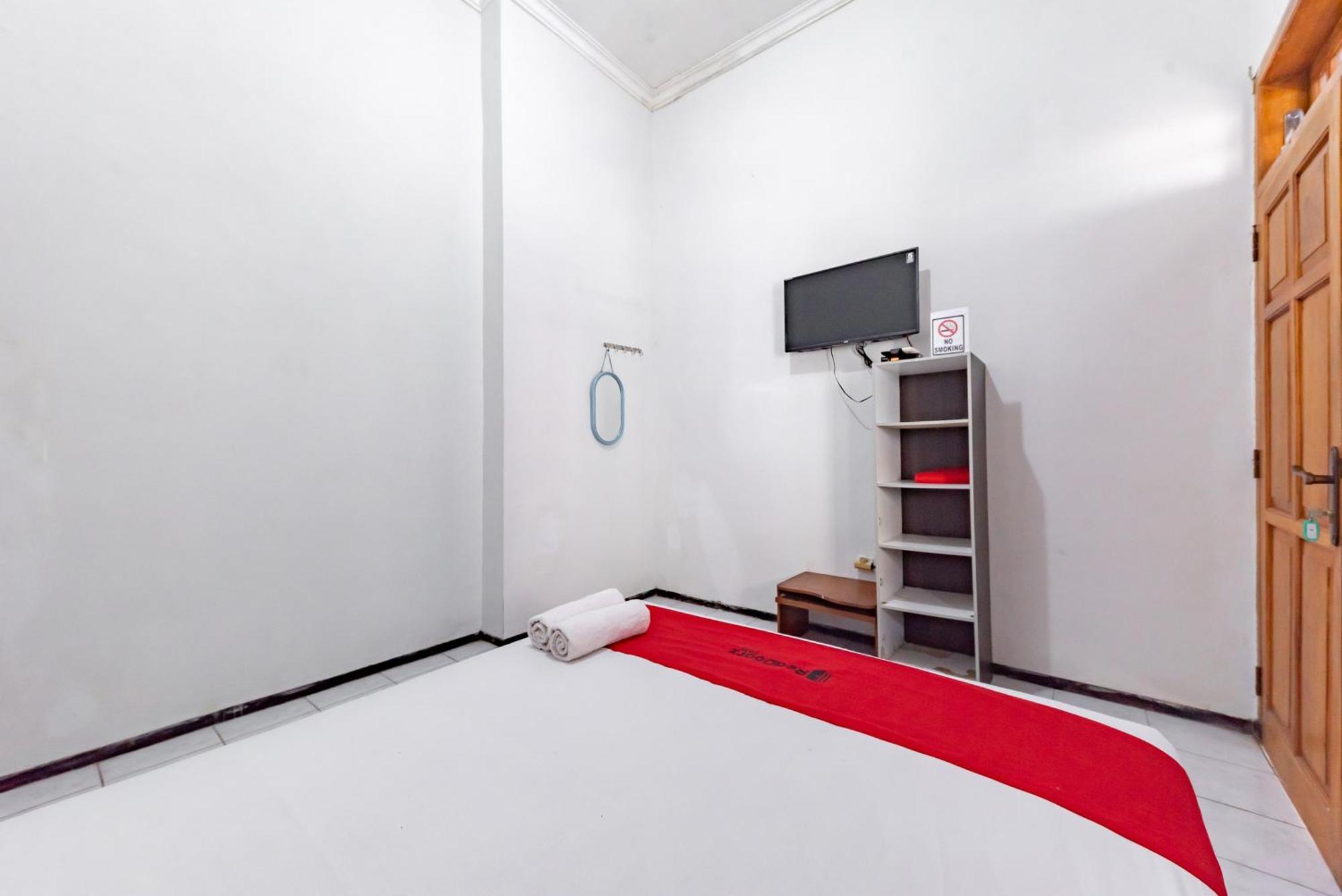 Reddoorz At Ciliwung Guest House Syariah Маланг Экстерьер фото