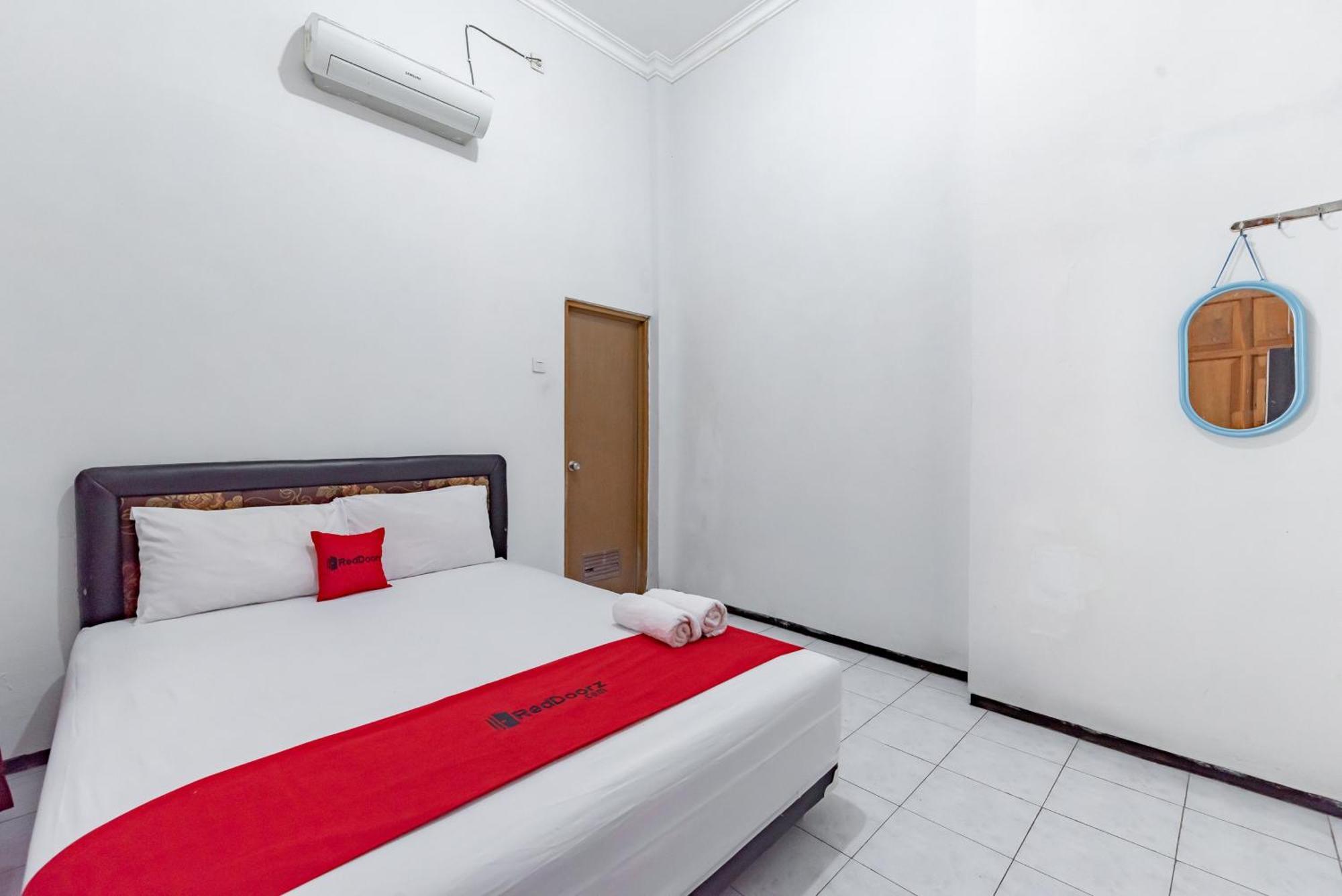 Reddoorz At Ciliwung Guest House Syariah Маланг Экстерьер фото