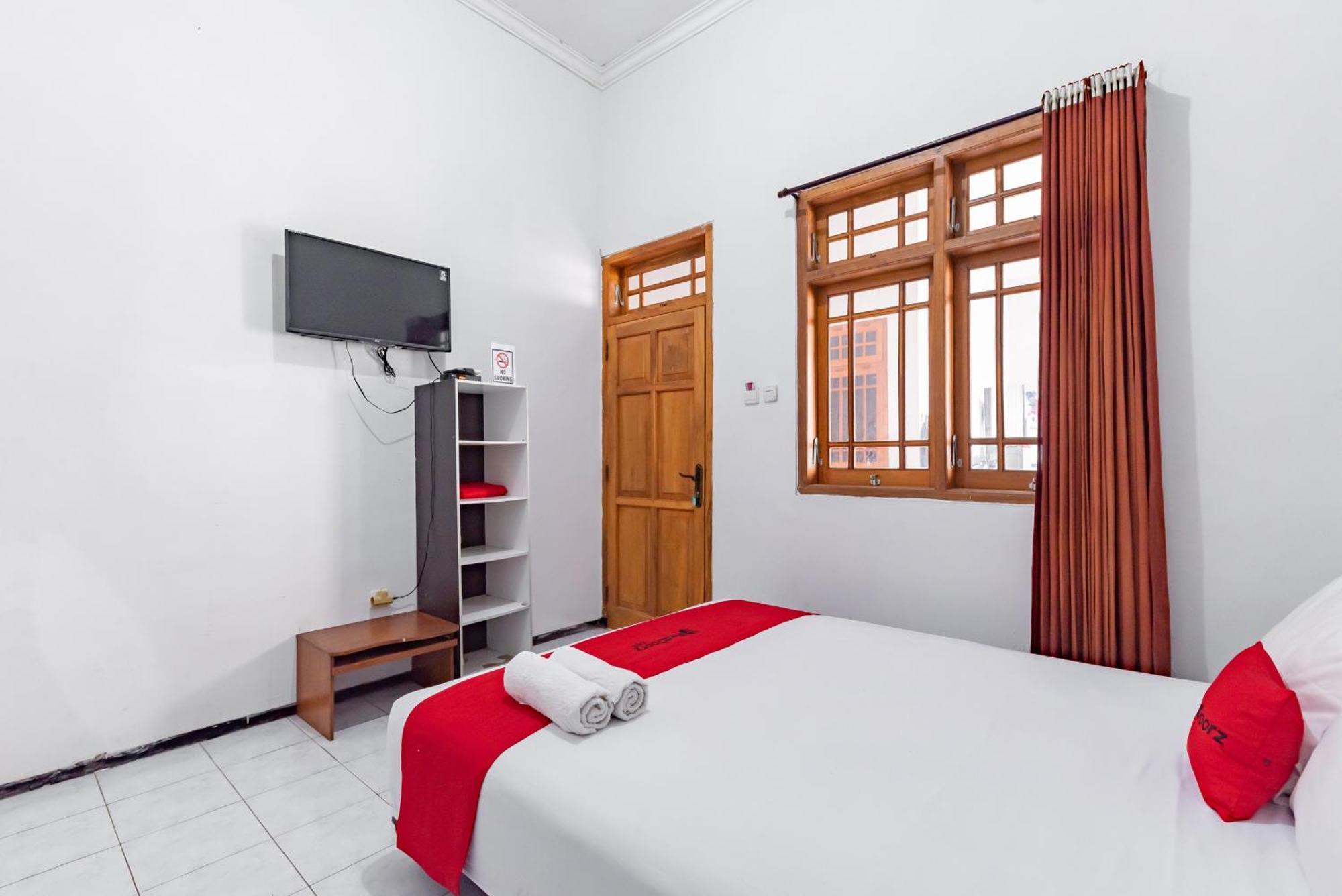 Reddoorz At Ciliwung Guest House Syariah Маланг Экстерьер фото