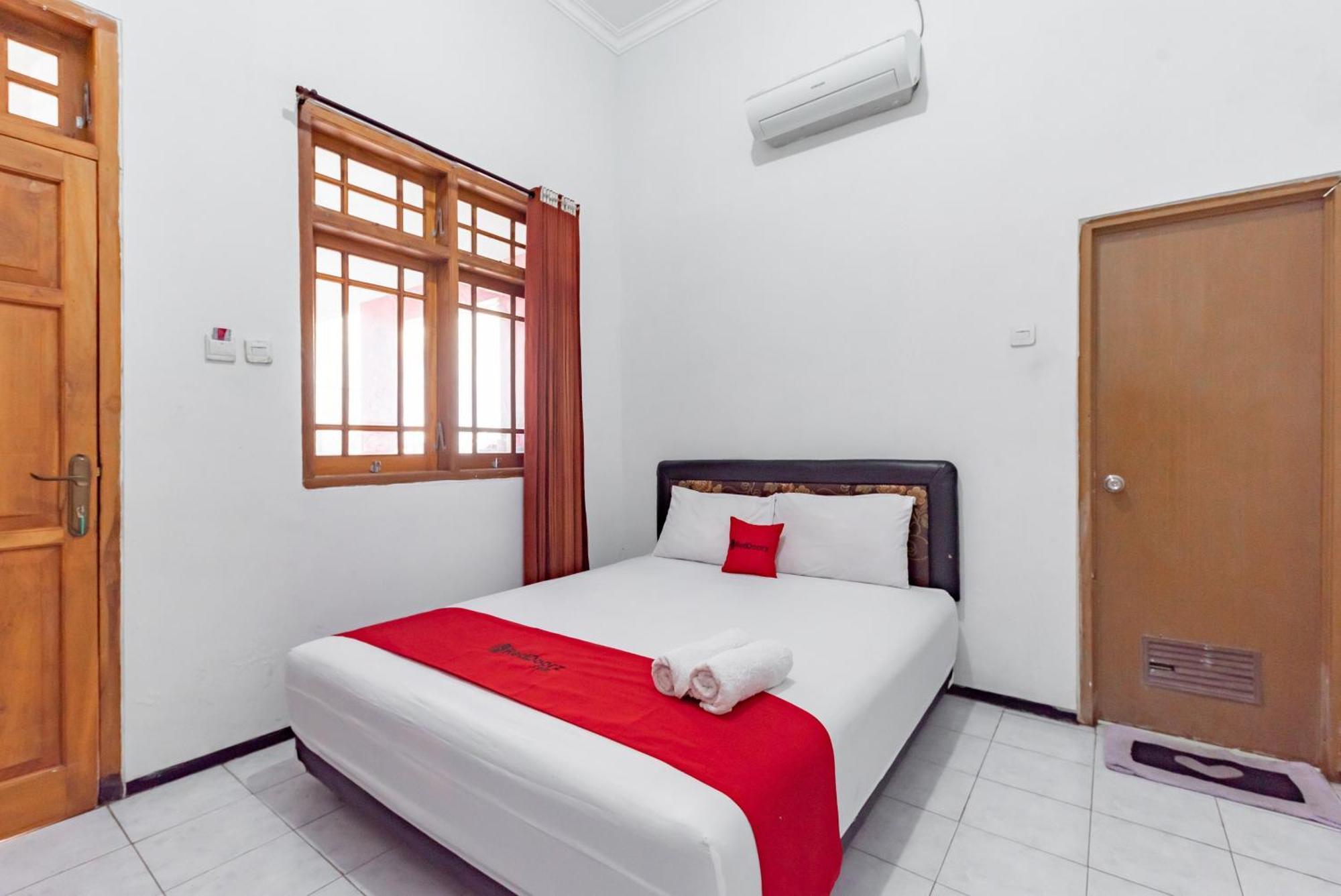 Reddoorz At Ciliwung Guest House Syariah Маланг Экстерьер фото