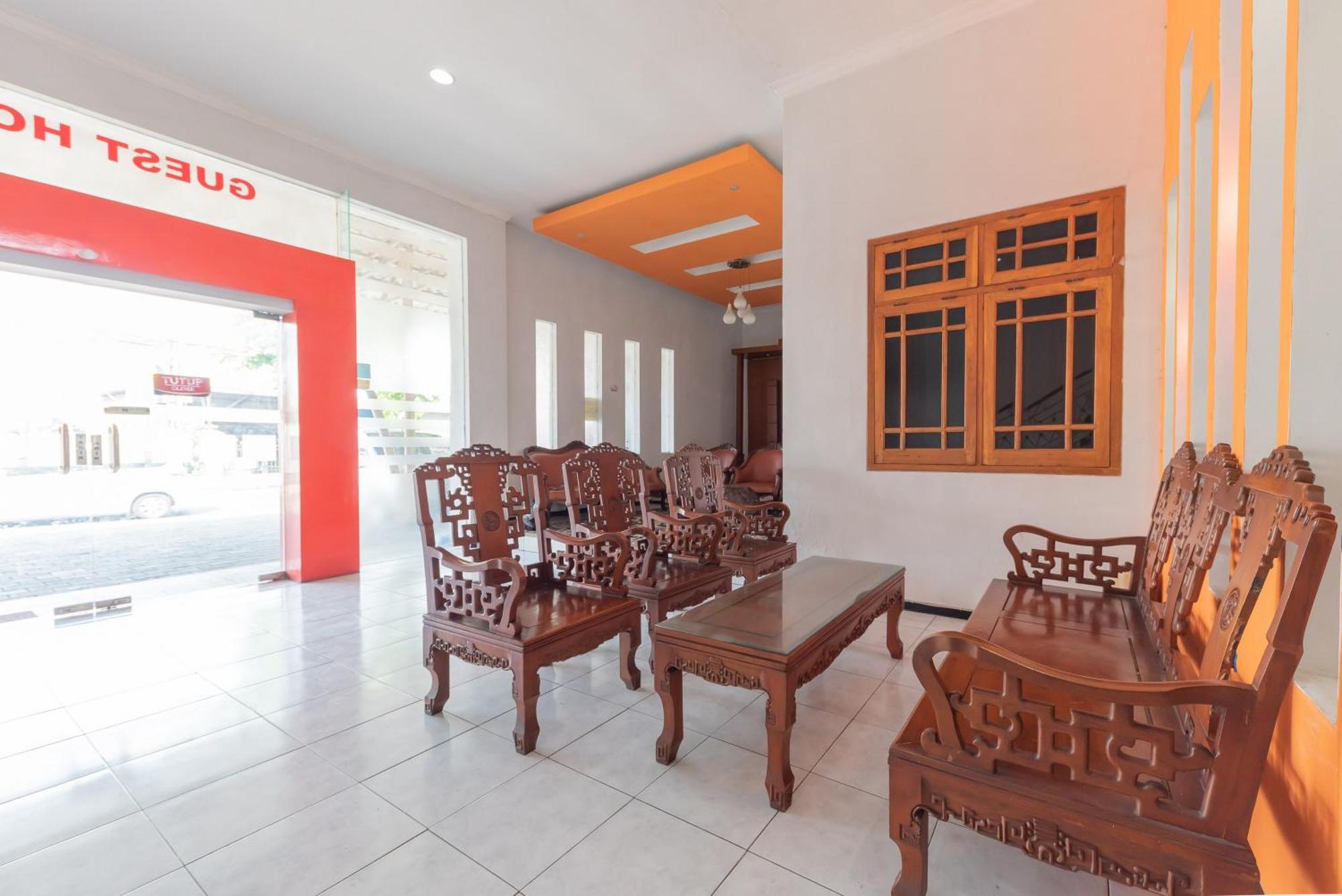 Reddoorz At Ciliwung Guest House Syariah Маланг Экстерьер фото