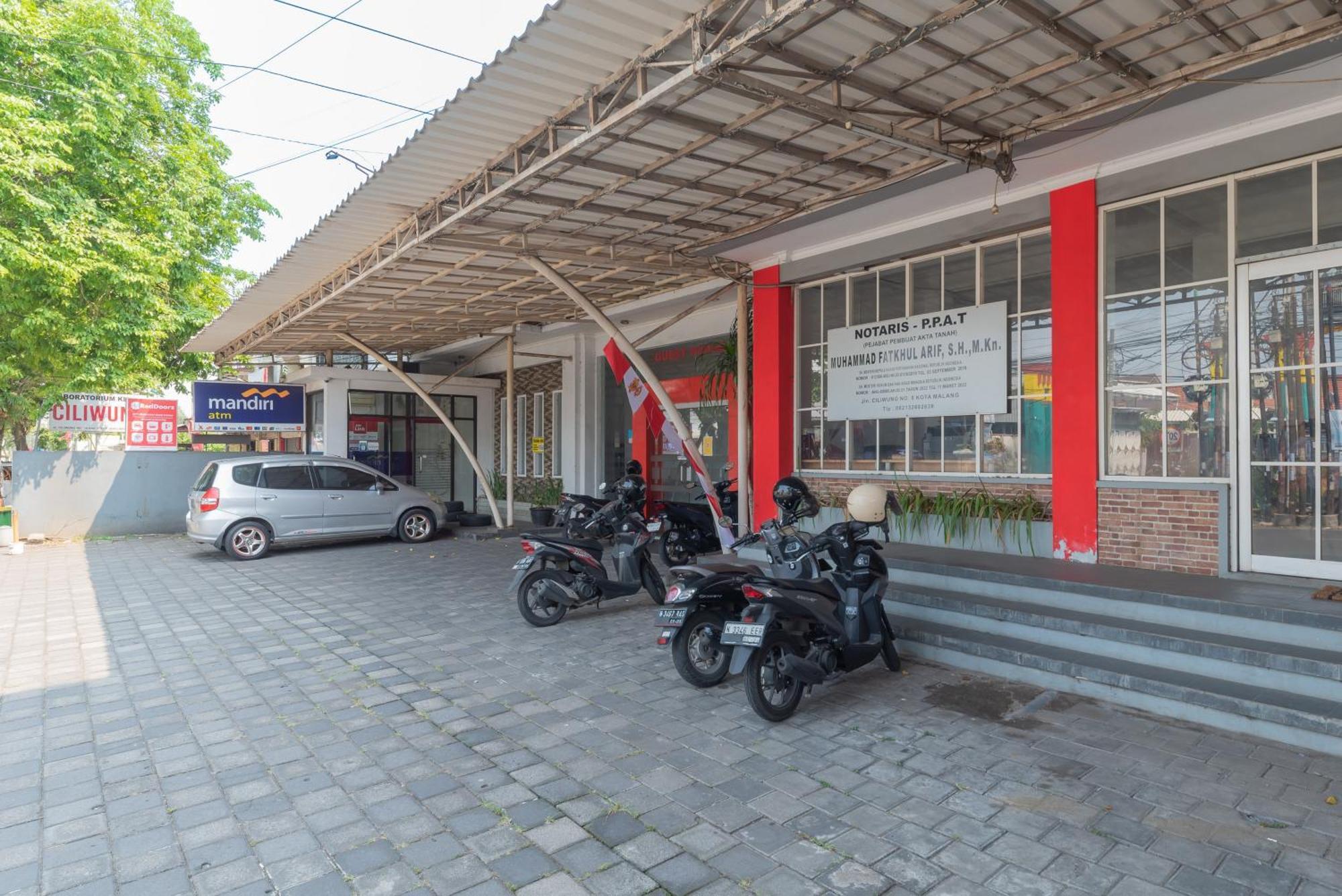 Reddoorz At Ciliwung Guest House Syariah Маланг Экстерьер фото