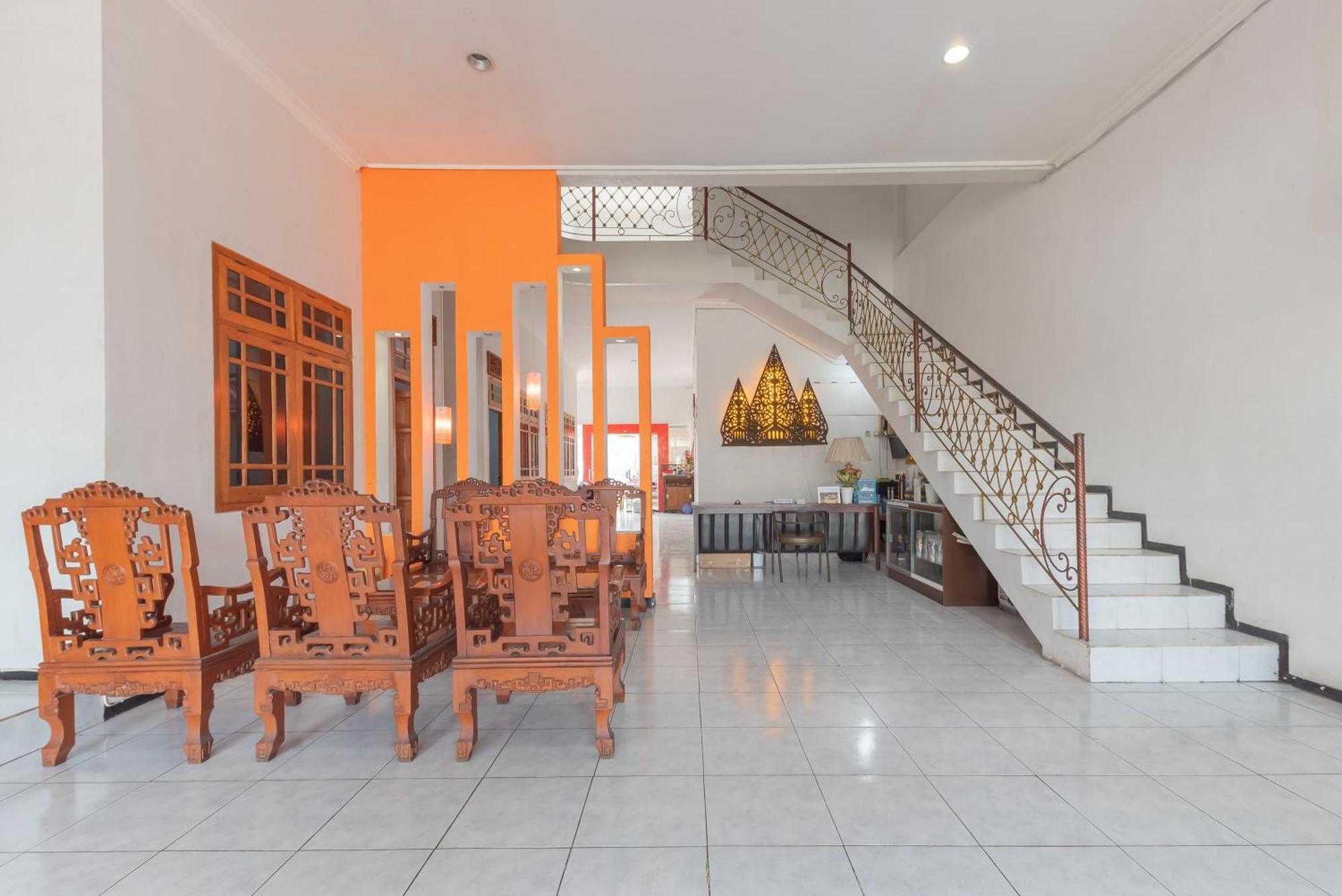 Reddoorz At Ciliwung Guest House Syariah Маланг Экстерьер фото