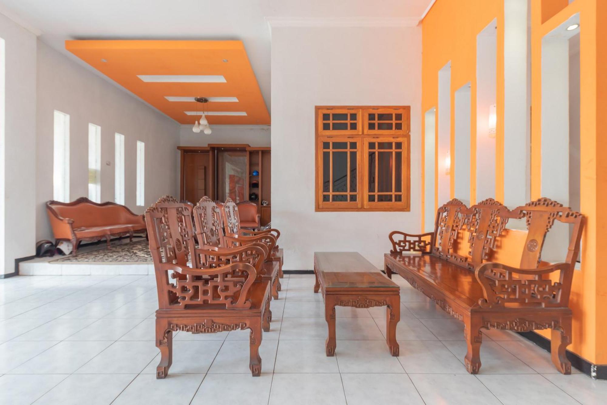 Reddoorz At Ciliwung Guest House Syariah Маланг Экстерьер фото